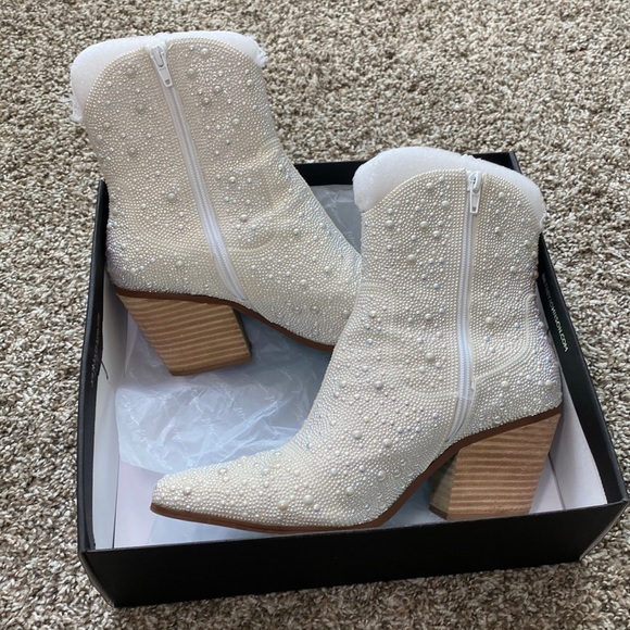 Betsey Johnson Pearl Booties - Size 9 - Eras Tour - Picture 1 of 7